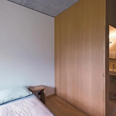 Hostal Youth Entrelagos